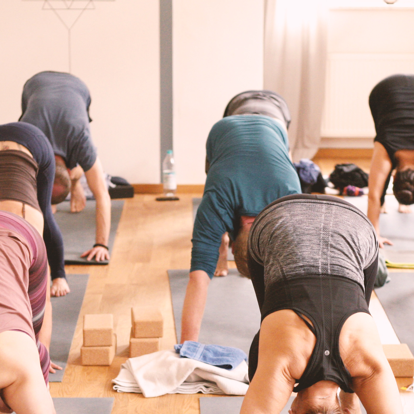 So viel verdient (d)ein Yogalehrer – Bezahlung in Yoga- und Fitnessstudios im Check